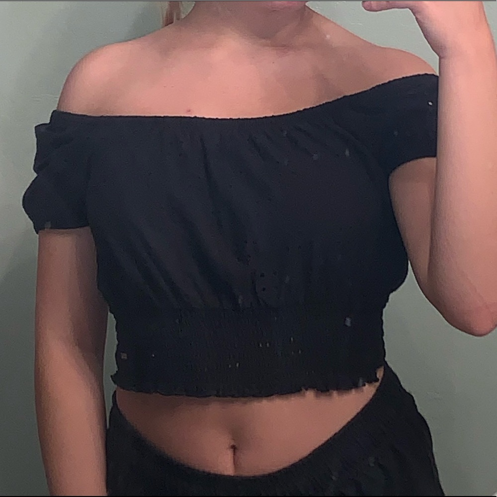 Brand new hollister off the shoulder crop top!